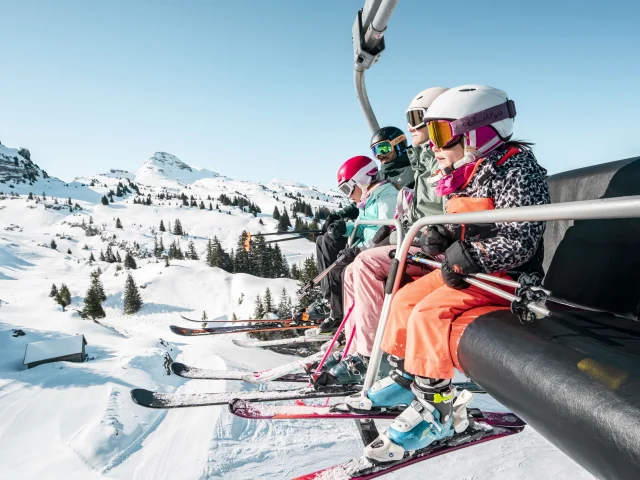 Chatel L. Meyer Family Ski 20230408 0141