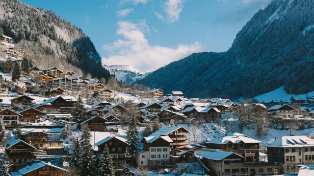 1. Vue Village Chalets Vue Falaises Avoriaz Sam Ingles
