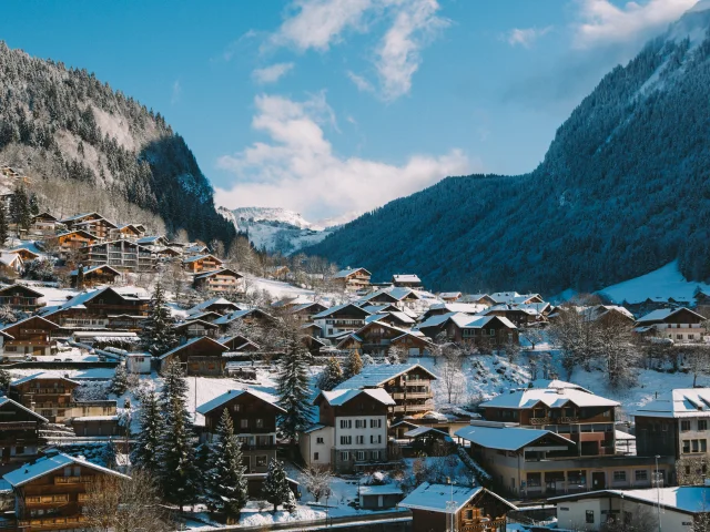 1. Vue Village Chalets Vue Falaises Avoriaz Sam Ingles
